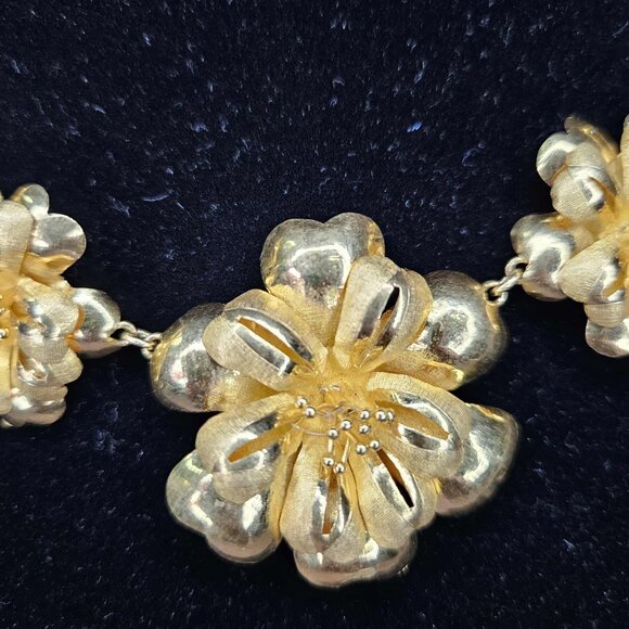 Radiant 22k Yellow Gold Flower Necklace - Picture 6 of 11